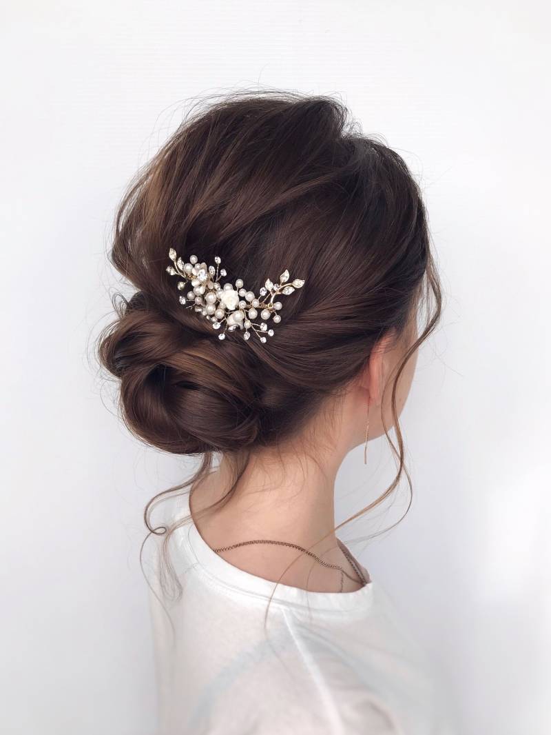 Cia - Back in Stock Braut Haarkamm Rose Detail Kleiner Haarkamm, Kamm Braut, Süßwasserperle Und Cia - Back in Stock Braut Haarkamm Rose Detail Kleiner Haarkamm, Kamm Braut, Süßwasserperle Und von WildfigBridalChic