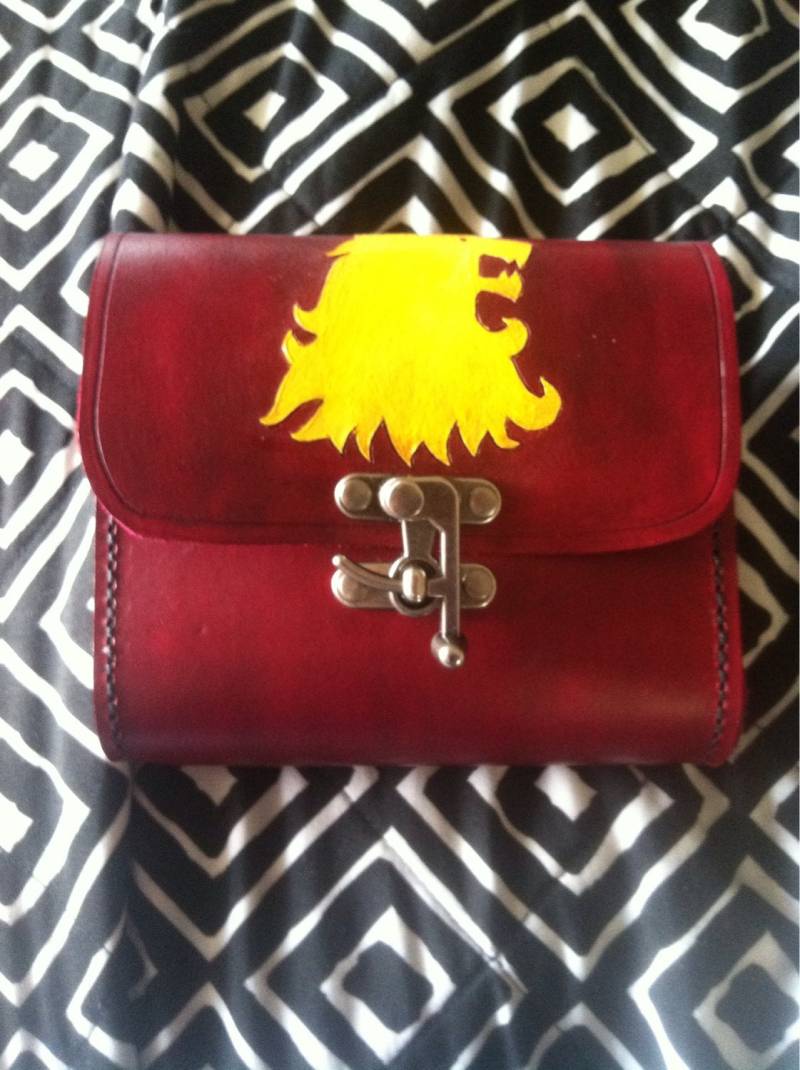 Roter Sporran/Gürteltasche Mit Löwenkopf, Handgemacht Roter Sporran/Gürteltasche Mit Löwenkopf, Handgemacht von WildfireLeatherShop
