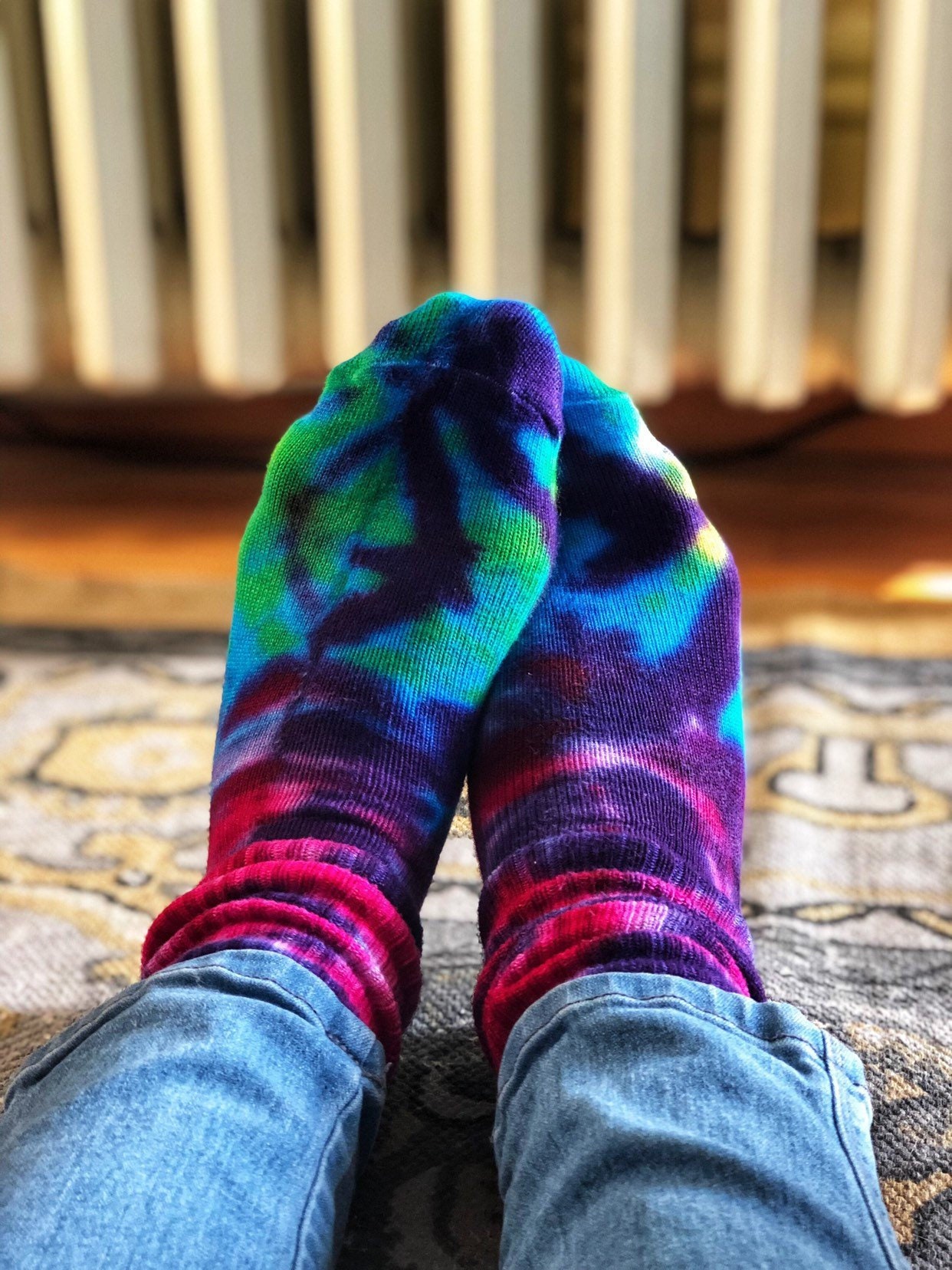 Regenbogen Pfützen Socken - Tie Dye Baumwolle von Wildflowerdyes
