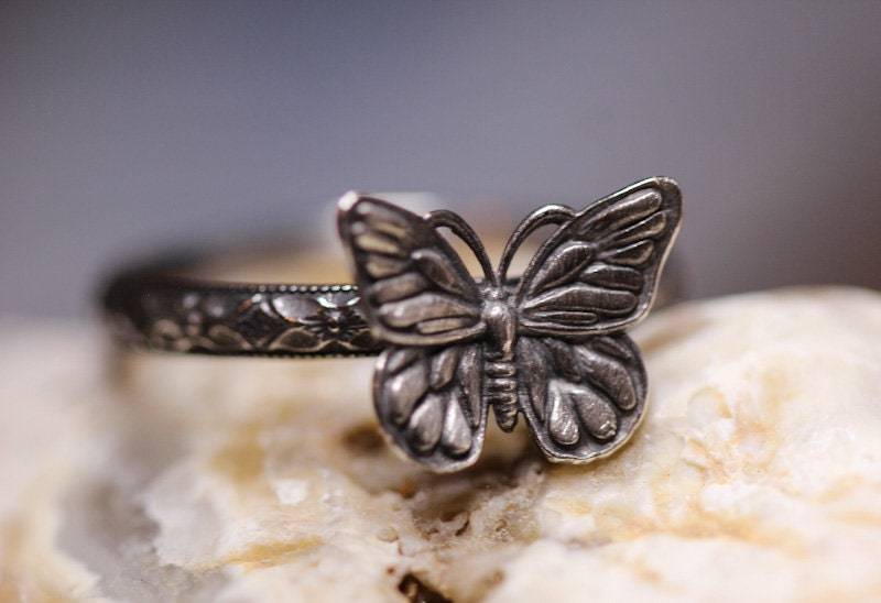 Monarch Ring Massives Sterling Silber Stapelband Symbol Of Hope Jede Größe von WildflowyrJewelry