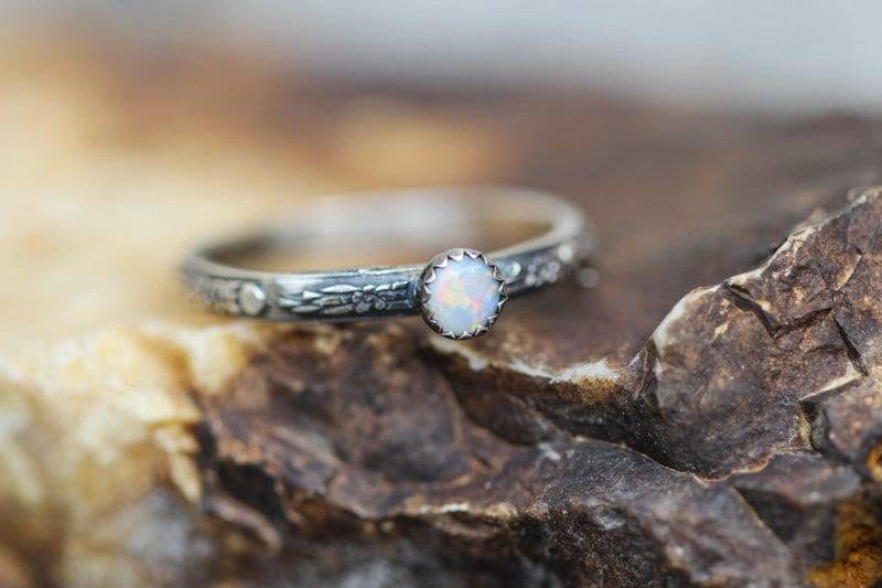 Opal Ring Massives Sterling Silber Von Aaa Qualität Vollmond Blumen Band Oktober Geburtsstein von WildflowyrJewelry