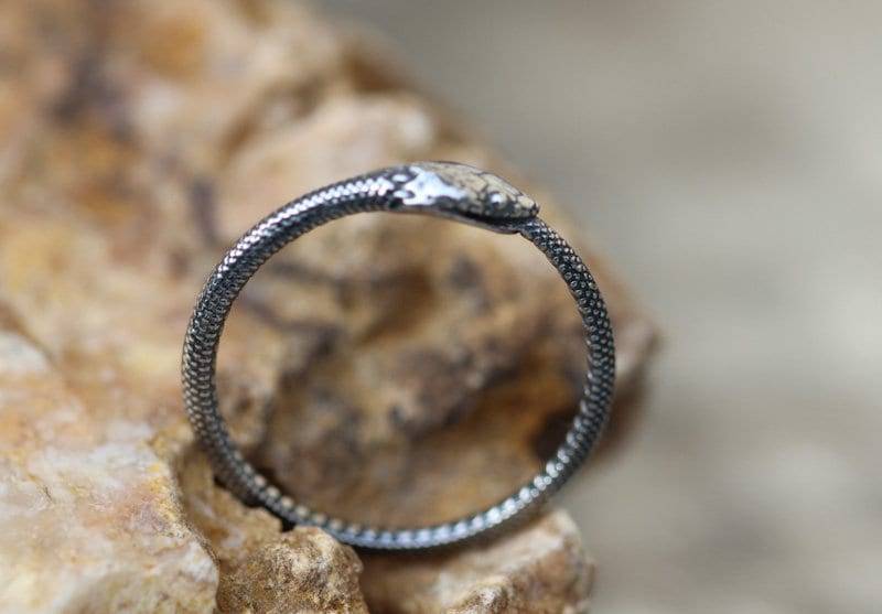 Ouroboros Ring Massiv Silber Schlange Jörmungandr Stapelring Egal Ouroboros Ring Massiv Silber Schlange Jörmungandr Stapelring Egal von WildflowyrSpirit