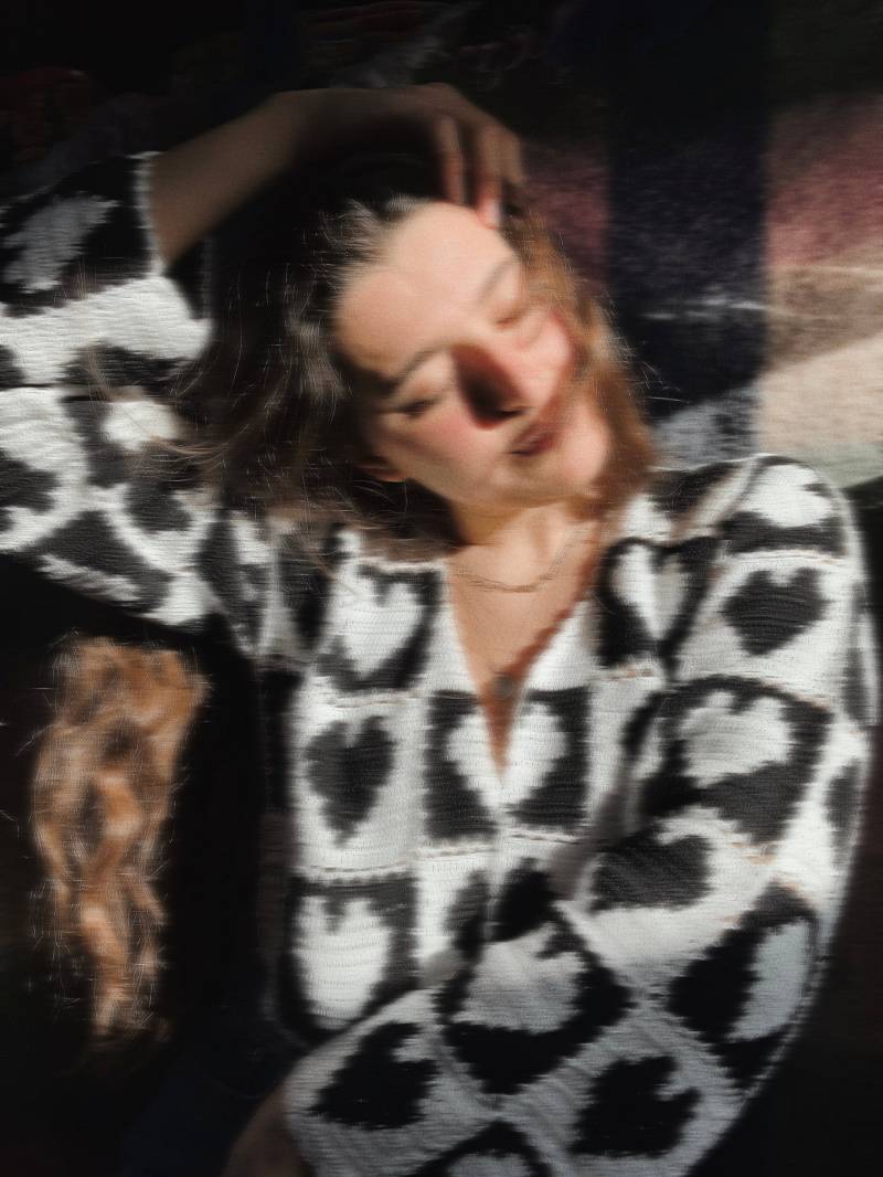 Herz Auf Meinem Ärmel Gehäkelte Strickjacke Herz Auf Meinem Ärmel Gehäkelte Strickjacke von Wildorangetree