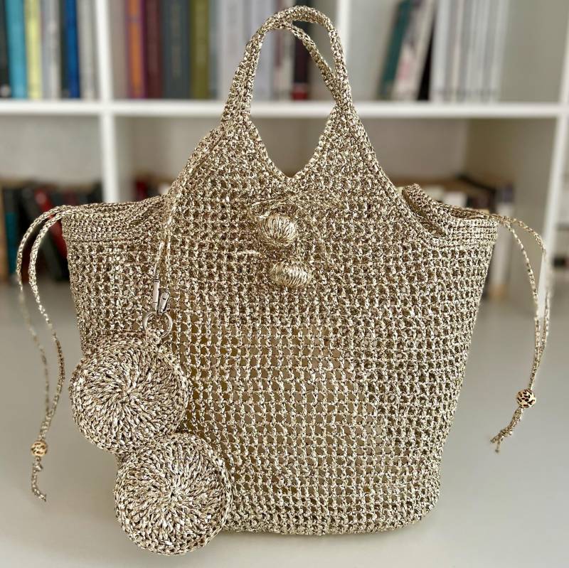 Large Handmade Silver Beach Bag - Shiny Statement With Satin Pouch . Gift Handmade Beanie/Glasses Case Large Handmade Silver Beach Bag - Shiny Statement With Satin Pouch . Gift Handmade Beanie/Glasses Case von Wildrosenwelt