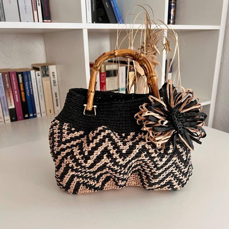 Handmade Black-Beige Raffia Basket Bag With Zigzag Pattern - Unique Boho Purse Bamboo Handles Handmade Black-Beige Raffia Basket Bag With Zigzag Pattern - Unique Boho Purse Bamboo Handles von Wildrosenwelt
