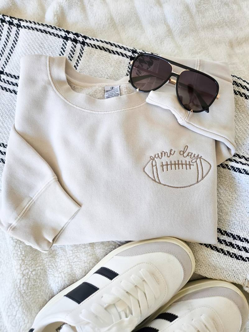 Besticktes Game Day Sweatshirt von Wildsongoods
