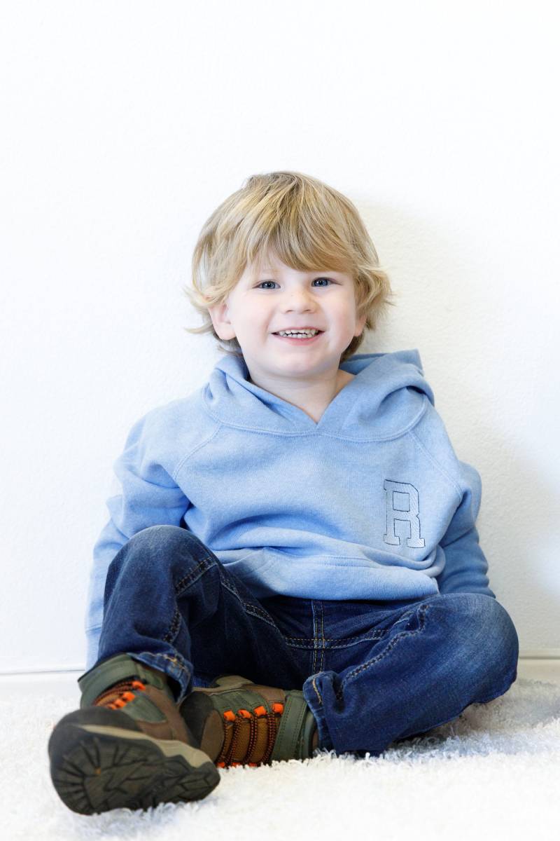 Initial Gesticktes Kleinkind Sweatshirt-Initial Monogramm-Kleinkind Hoodie-Personalisierte Kinder Pullover-Personalisierte Sweatshirt von Wildsongoods