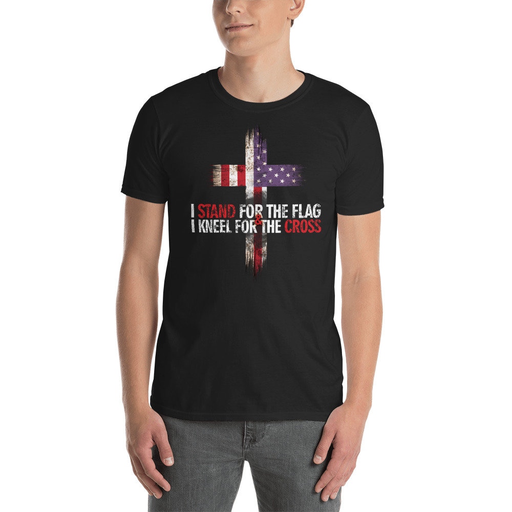 I Stand Für Die Fahne Und Knien Das Kreuz Short-Sleeve Unisex T-Shirt Distressed Usa Flag Cross Design I Stand Für Die Fahne Und Knien Das Kreuz Short-Sleeve Unisex T-Shirt Distressed Usa Flag Cross Design von WillPowerDandA