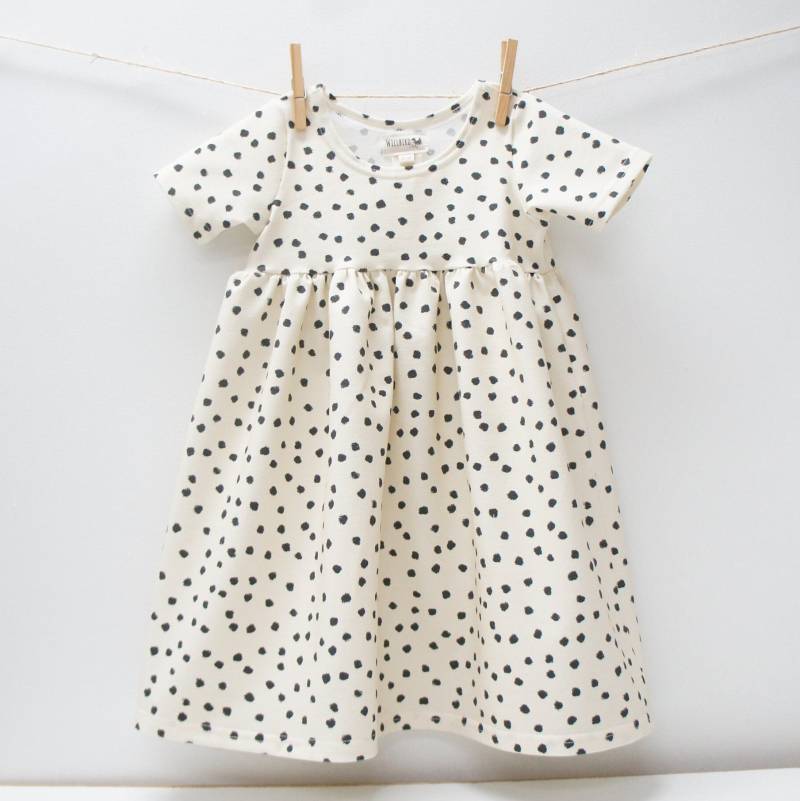 Kleid- Baby/Kleinkind/Kids - Chickadee Babydoll Kleid, Dottie Print, Schwarze Punkte von WillbirdBaby