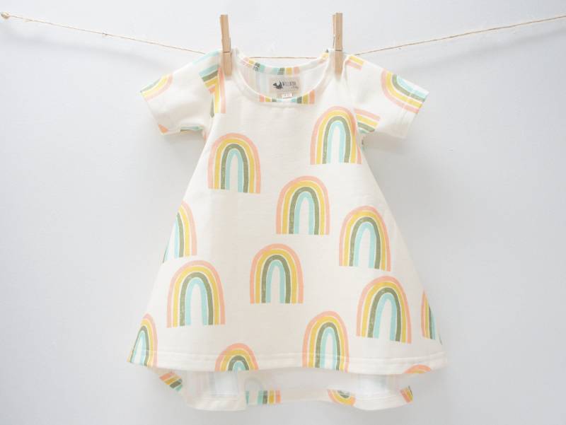 Kleid - Baby/Kleinkind/Kinder Chickadee Swing Dress, Stella Print, Mod Regenbogen von WillbirdBaby