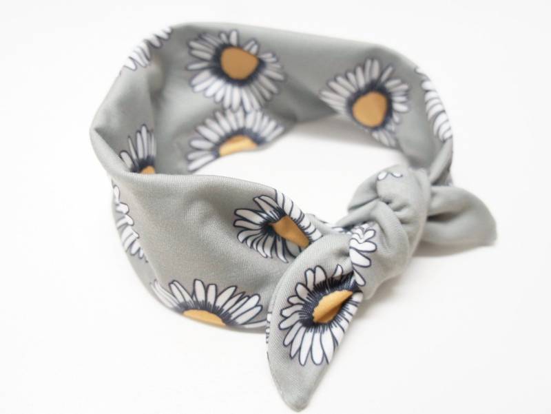 Stirnband - Baby/Kleinkind/Kinder/Erwachsene Top Knoten Stirnband, Boho Gänseblümchen in Salbeigrün, Neutral Floral von WillbirdBaby
