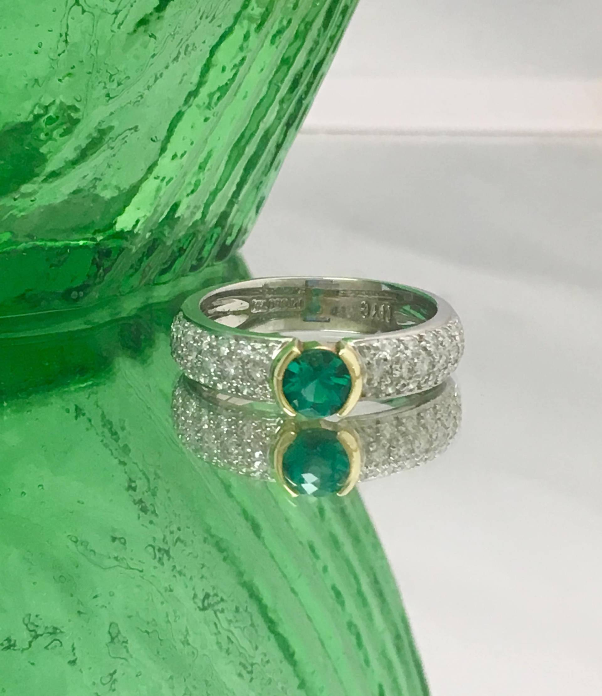 Natürlicher Smaragd Und Diamant Als Ring Natürlicher Smaragd Und Diamant Als Ring von WilliamsJewelers
