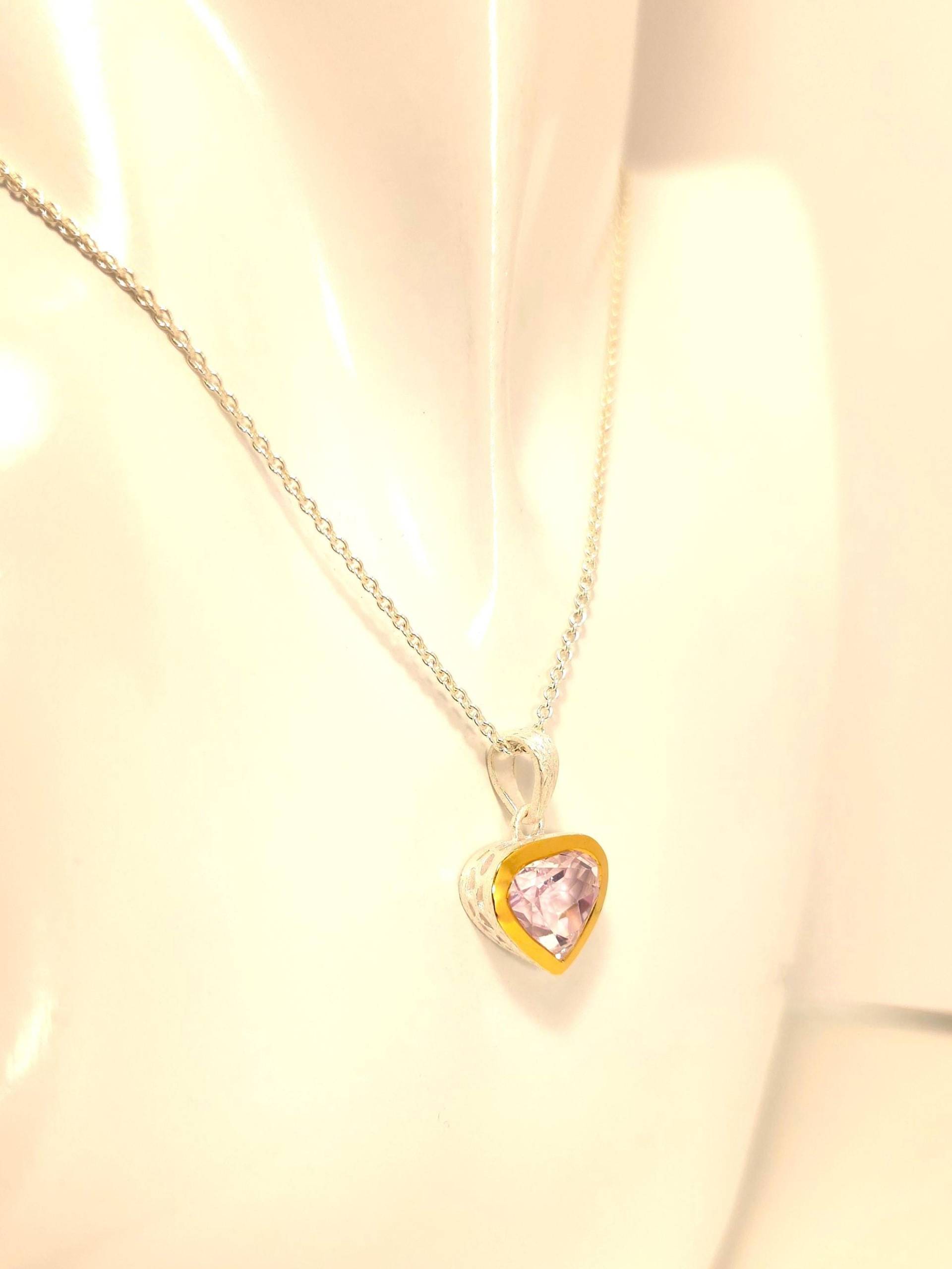Kunzit Herz Anhänger Silber Vergoldet 925 Sterling 24K Vergoldeter Rand Eisamttiert Handgeschliffen 45 cm Lange Ankerkette von WilliamsSchmuck