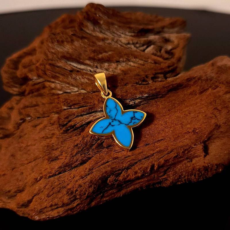 Natur Türkis Anhänger Mit Halskette - Türkisanhänger Kette 45 cm Türkisblume Beweglicher Öse Silberkette Vergoldet Poliert Natur Türkis Anhänger Mit Halskette - Türkisanhänger Kette 45 cm Türkisblume Beweglicher Öse Silberkette Vergoldet Poliert von WilliamsSchmuck