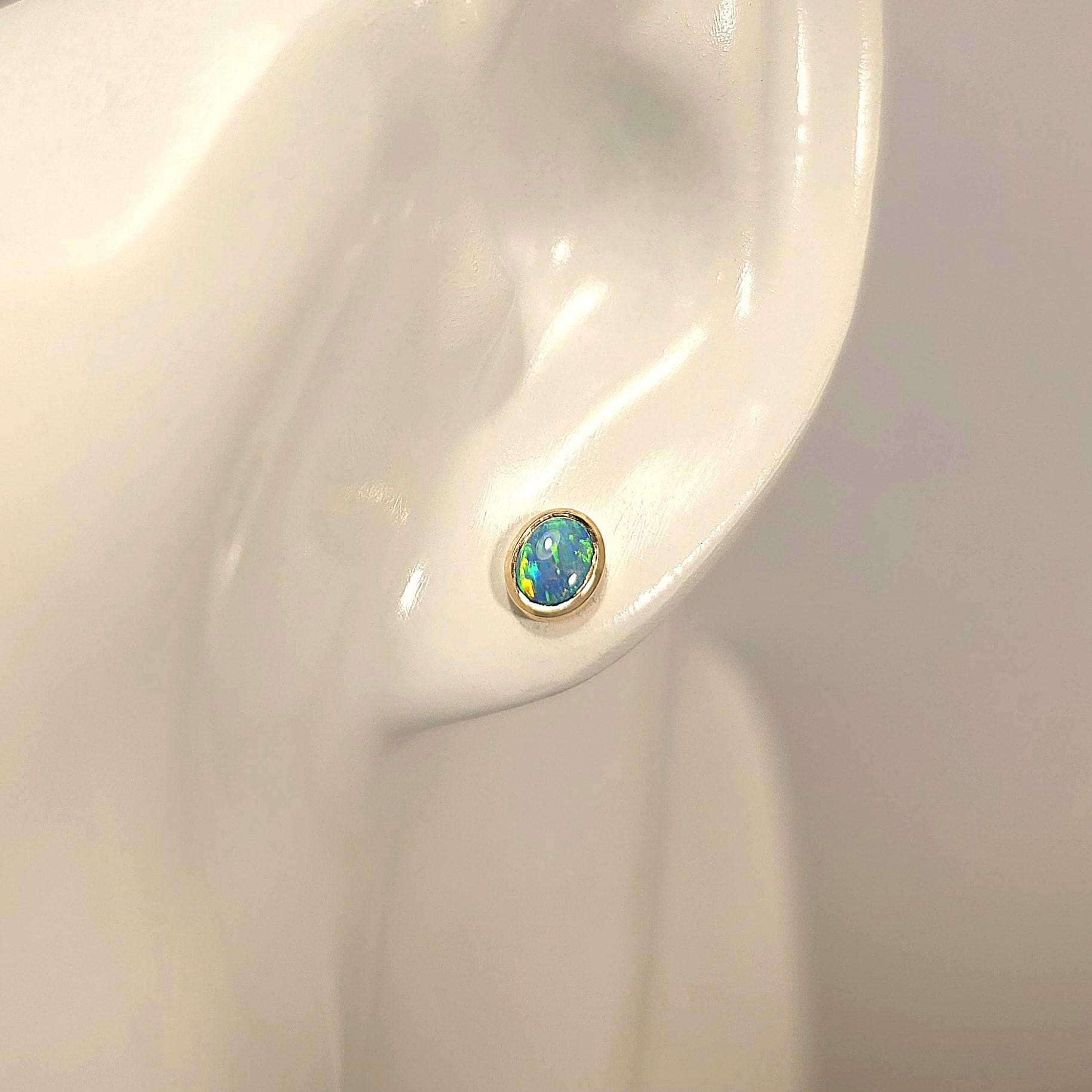 Opal Ohrstecker Gold Ohrringe Cabochon 585 Schmuck Handgefertigt Echtopal Minimalistisch Geschenk Idee Ohrschmuck von WilliamsSchmuck