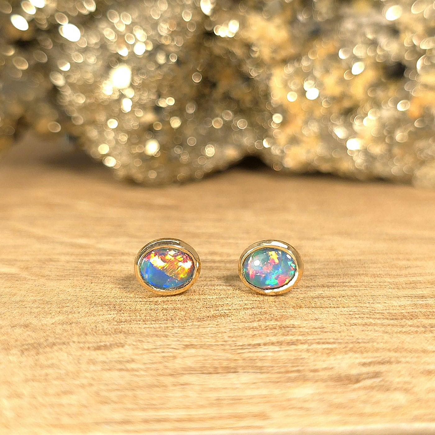 Opal Ohrstecker Gold Ohrringe Cabochon 585 Schmuck Handgefertigt Echtopal Minimalistisch Geschenk Idee Ohrschmuck von WilliamsSchmuck