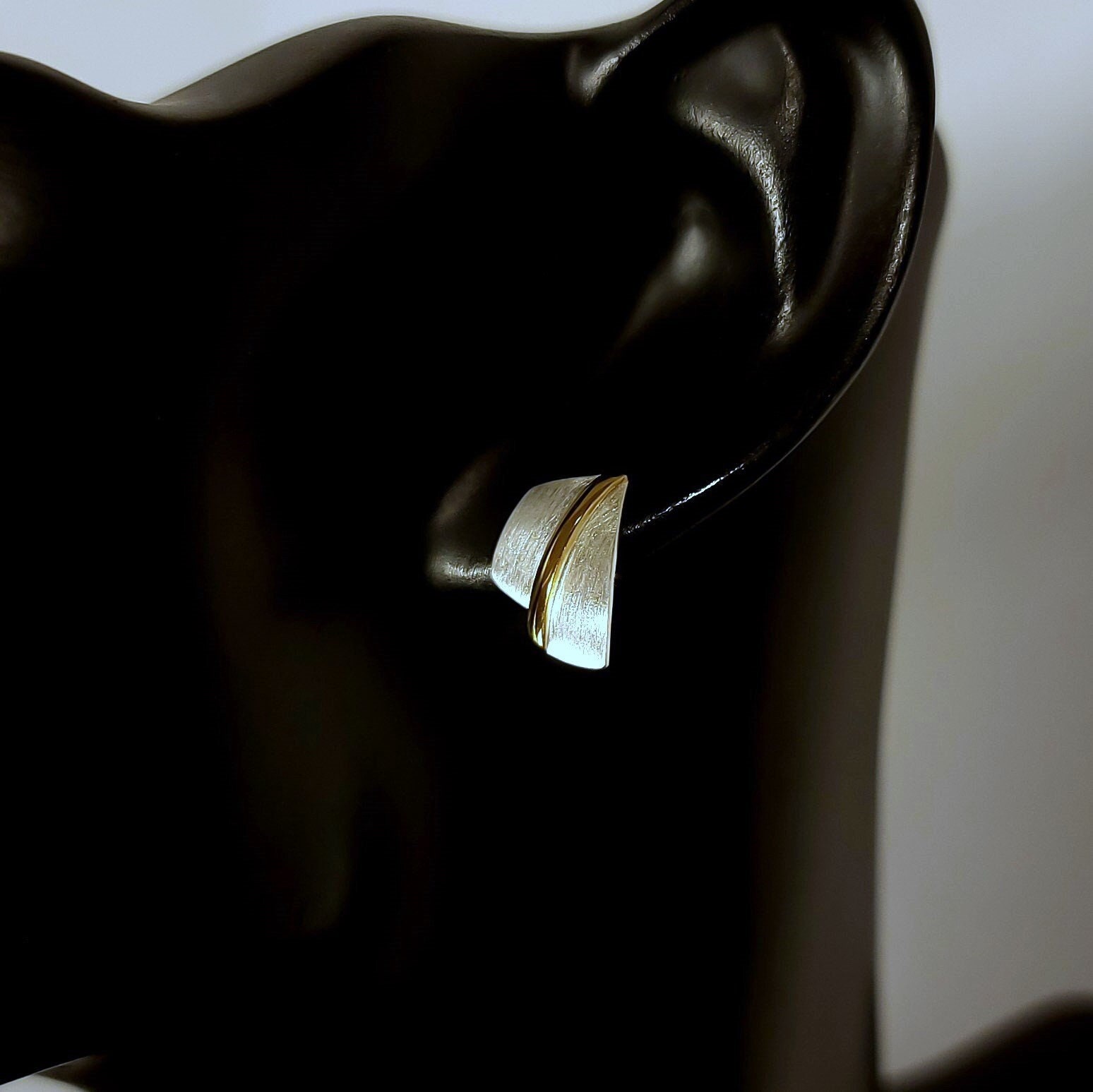 Plättchen Ohrstecker - Silber Mattiert Design Ohrringe Schlichte Elegante Damenohrstecker Bicolor Rechteckig Nickelfrei von WilliamsSchmuck