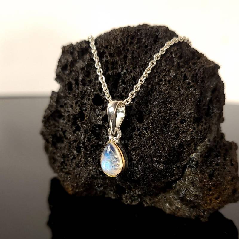 Regenbogen Mondstein Anhänger - 925 Sterling Silber Nickelfrei Natur Cabochon Tropfen Gefasst Silberkette 45 cm Lang von WilliamsSchmuck