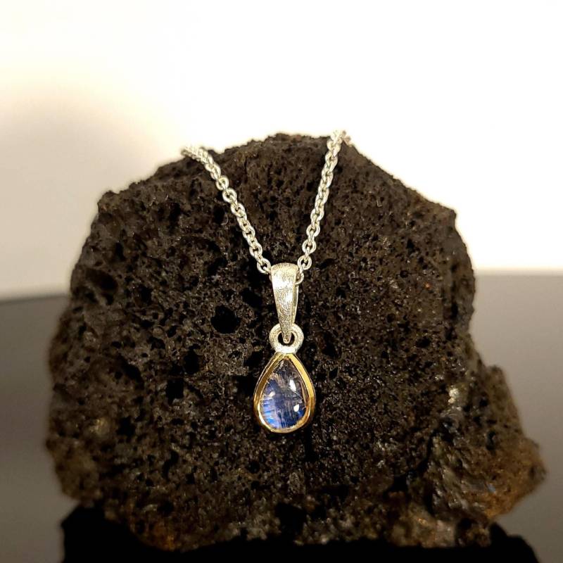 Regenbogen Mondstein Anhänger - 925 Sterling Silber Nickelfrei Natur Cabochon Tropfen Gefasst Silberkette 45 cm Lang von WilliamsSchmuck