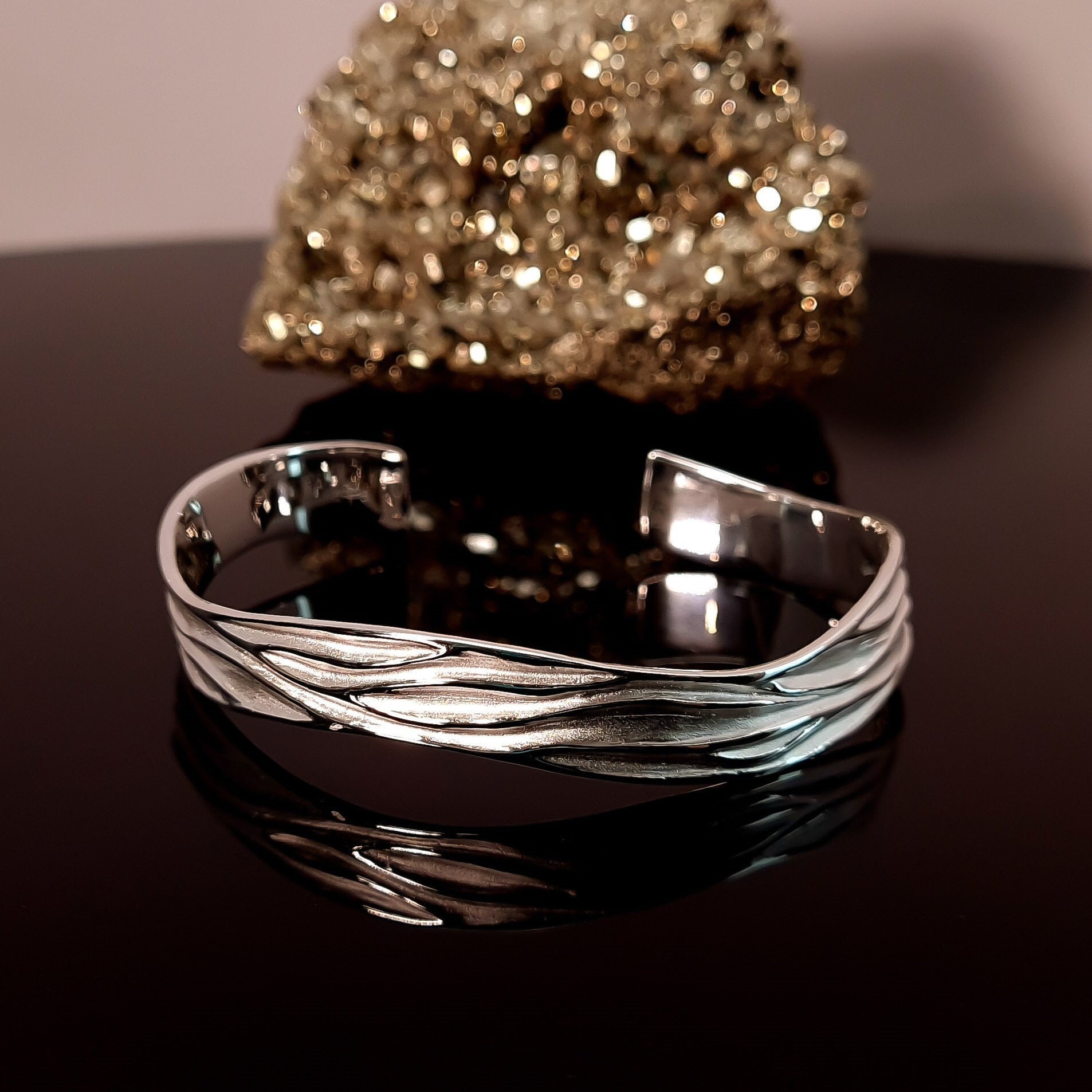 Silber Armreif 925 Nickelfrei - Aus Mit Rindenstruktur Rindenoptik Silberreif Reif Armschmuck Für Damen Silber Armreif 925 Nickelfrei - Aus Mit Rindenstruktur Rindenoptik Silberreif Reif Armschmuck Für Damen von WilliamsSchmuck