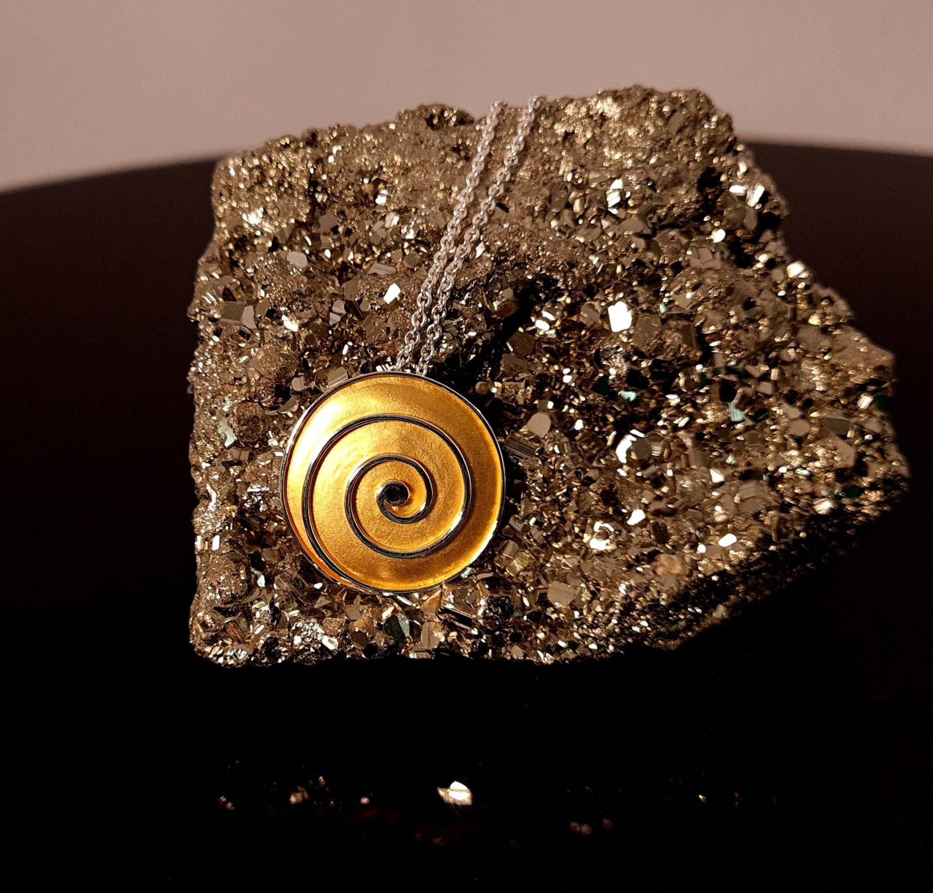 Spiralförmiger Anhänger - Silber Kettenanhänger Aus Spiralförmig Vergoldet Schnecke Schneckenförmig-Kette Spiralförmiger Anhänger - Silber Kettenanhänger Aus Spiralförmig Vergoldet Schnecke Schneckenförmig-Kette von WilliamsSchmuck
