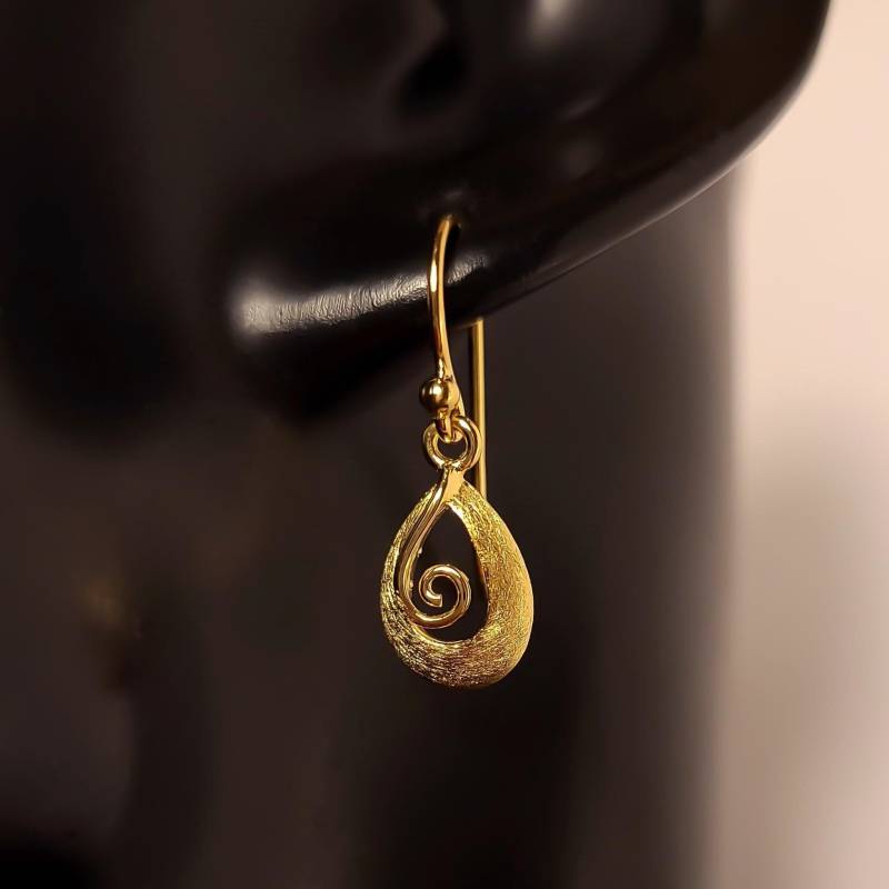 Tropfenförmige Silber Ohrhänger Vergoldet - Ohrringe Poliert Mattiert Spiralförmige Mit Bügel Verspielt Und Beweglich von WilliamsSchmuck