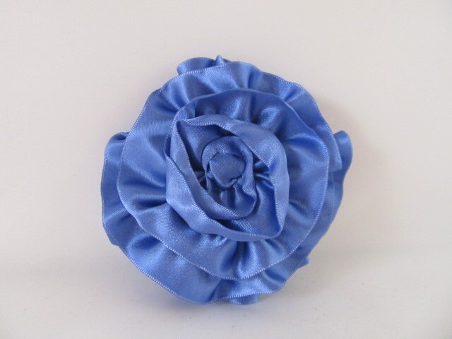 Band Rose Pin-Haarspange-Brosche-Blau-Periwinkle Blau-Kornblume Blau von WilliamsonWears