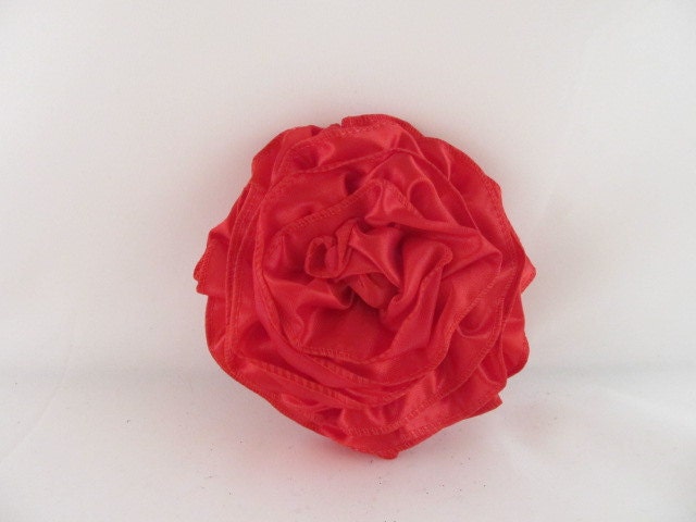 Band Rose Pin-Haarspange-Brosche-Rot von WilliamsonWears