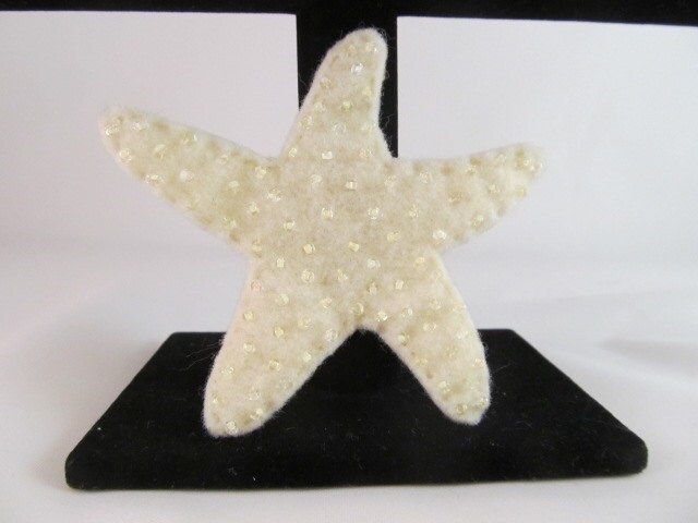 Elfenbein Seestern Pin-Brosche-Filz Seestern-Perlen-strand Hochzeit-Küste Elfenbein Seestern Pin-Brosche-Filz Seestern-Perlen-strand Hochzeit-Küste von WilliamsonWears