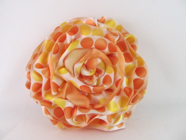 Multifunktionsleiste Rose Pin-Haar Clip Brosche Satin Gelb Polka Dot-Orange Multifunktionsleiste Rose Pin-Haar Clip Brosche Satin Gelb Polka Dot-Orange von WilliamsonWears