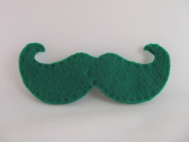 Smaragdgrüne Schnurrbart Brosche-Filz Pin-Schnurrbart Pin-Grün-Smaragd Smaragdgrüne Schnurrbart Brosche-Filz Pin-Schnurrbart Pin-Grün-Smaragd von WilliamsonWears