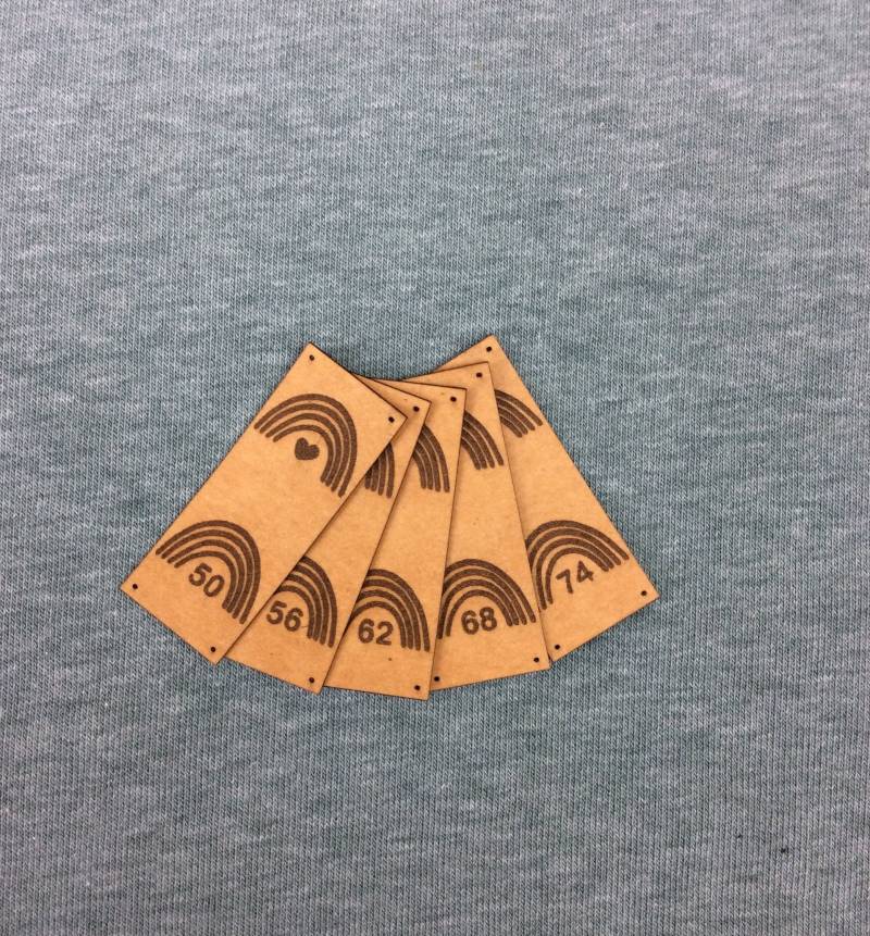 Größenetiketten Für Kinder Mit Einem Regenbogen Zum Annähen/ Personalisiert/ Aufnäher/ Patches/ Kunstleder/ Snappap von WillisHolzkiste