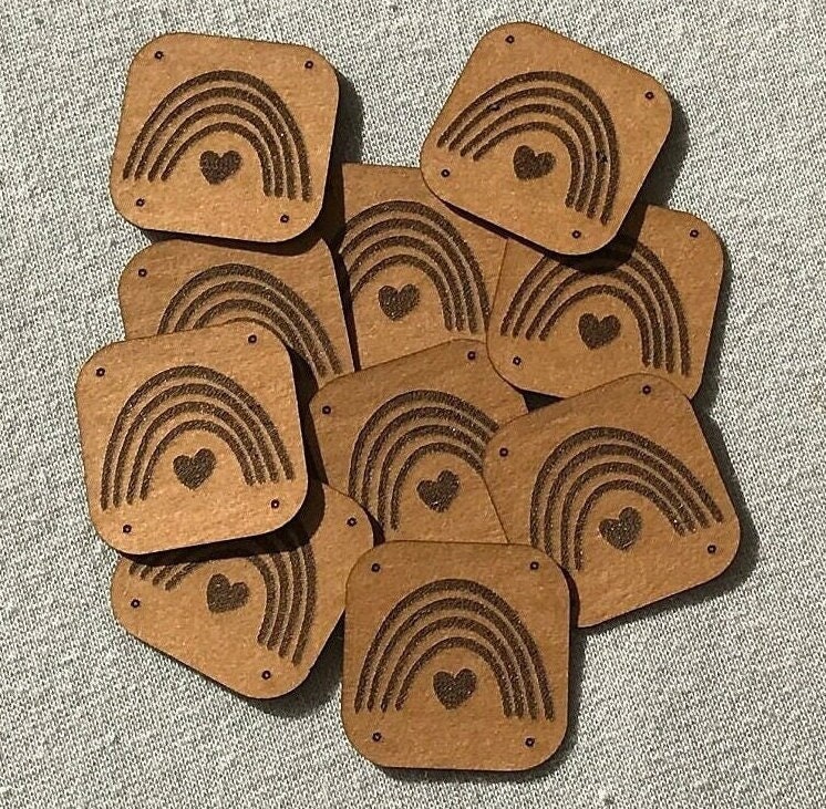 Nählabel/ Aufnäher/ Regenbogen/ Nähbedarf/ Label Zum Annähen/ Snappap Label/ Veganes Leder/ Nähen,/Rainbow/ Babyfüße/ Kinderbekleidung von WillisHolzkiste