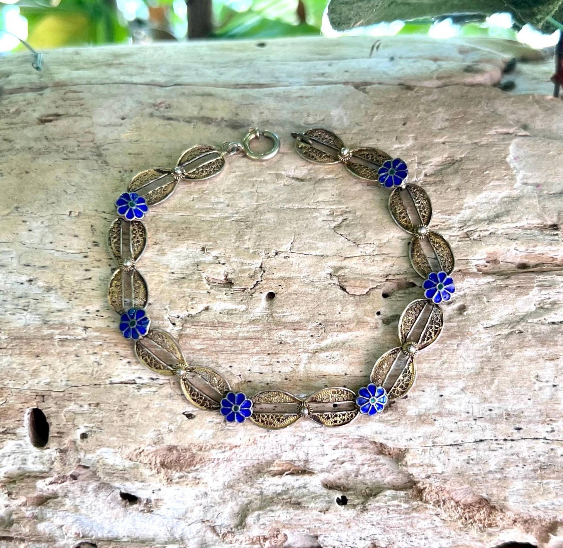 Vintage Blau Emaille Filigree Portugal Armband Mcm 1940 1950 Emaillierte Blumen Silber Gold Panel Retro Braut Hochzeit Geschenk Her Vintage Blau Emaille Filigree Portugal Armband Mcm 1940 1950 Emaillierte Blumen Silber Gold Panel Retro Braut Hochzeit Geschenk Her von WillowBloom