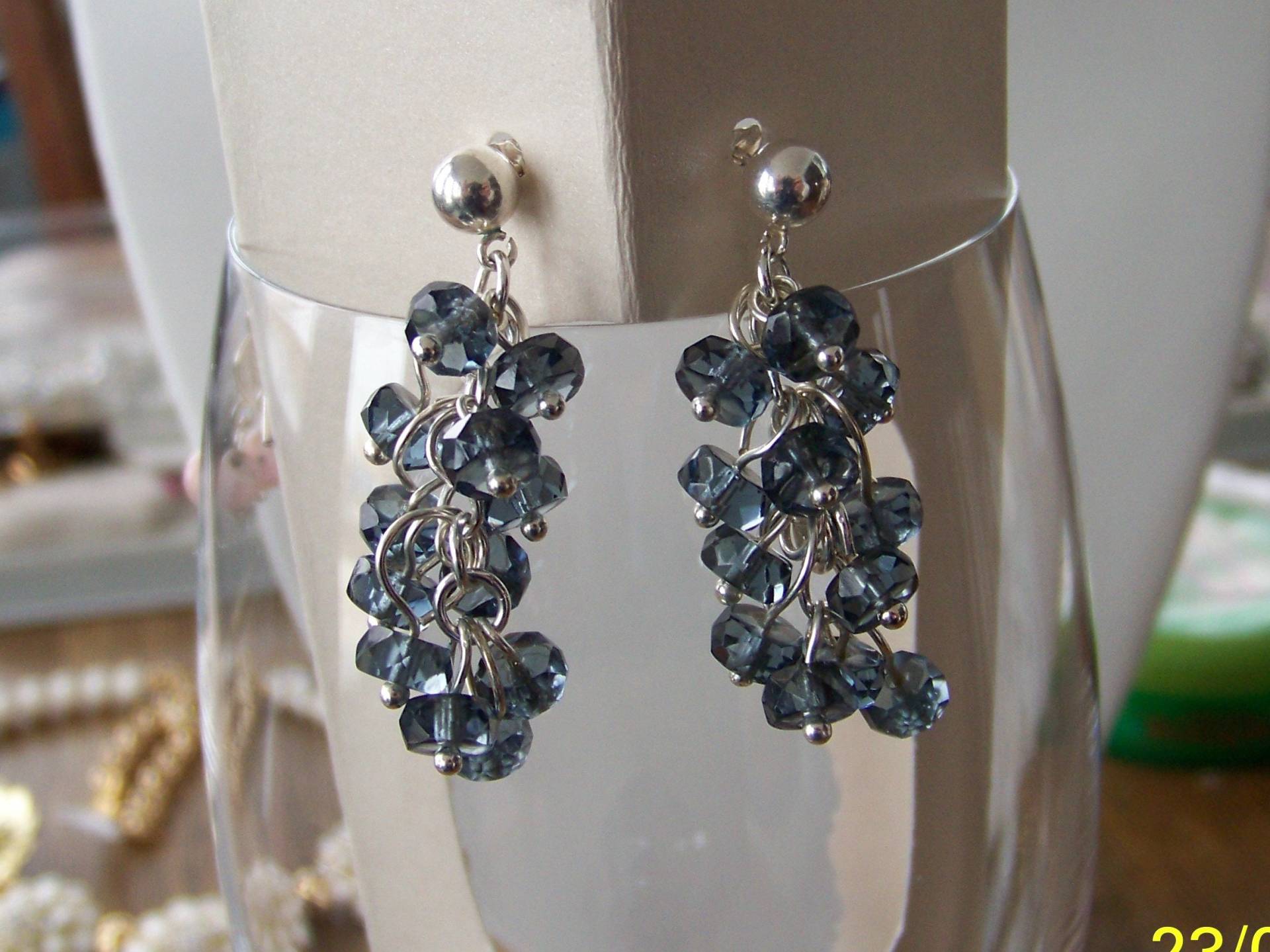 Blaue Ohrringe Cluster Tropfen Perlen Baumeln Lange Blau Silber Blaue Ohrringe Cluster Tropfen Perlen Baumeln Lange Blau Silber von WillowLakeJewellery