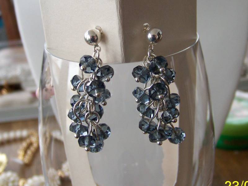 Blaue Ohrringe Cluster Tropfen Perlen Baumeln Lange Blau Silber Blaue Ohrringe Cluster Tropfen Perlen Baumeln Lange Blau Silber von WillowLakeJewellery