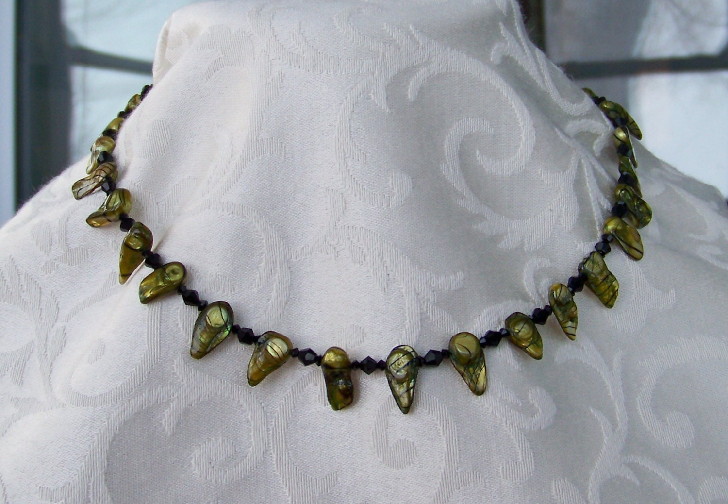 Grün Und Schwarze Kristallhalskette Grün Und Schwarze Kristallhalskette von WillowLakeJewellery