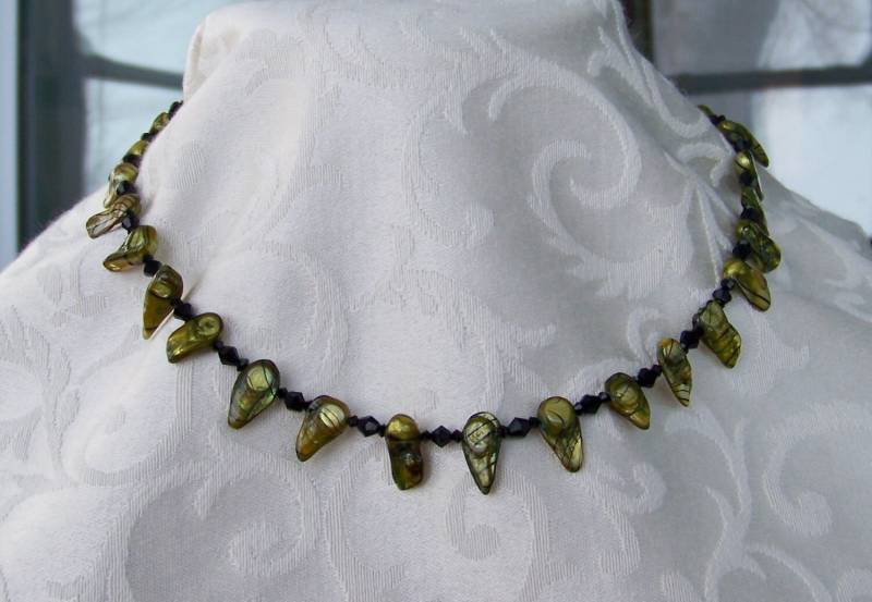 Grün Und Schwarze Kristallhalskette Grün Und Schwarze Kristallhalskette von WillowLakeJewellery