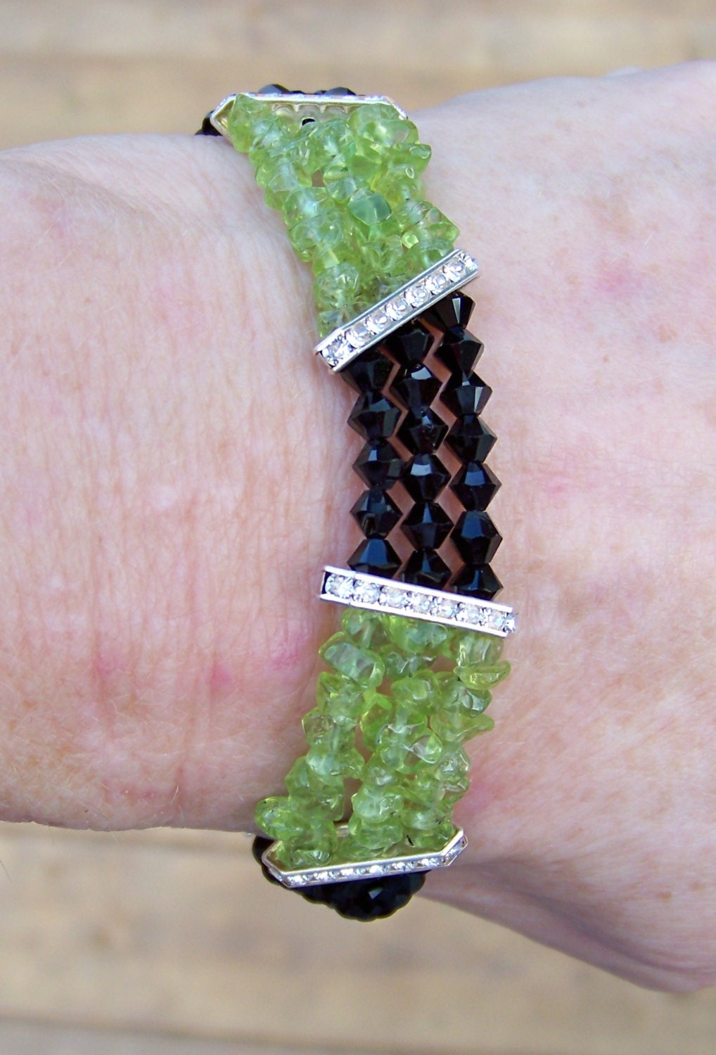 Schwarz Grün Armband Peridot Und Swarovski Schwarz Grün Armband Peridot Und Swarovski von WillowLakeJewellery