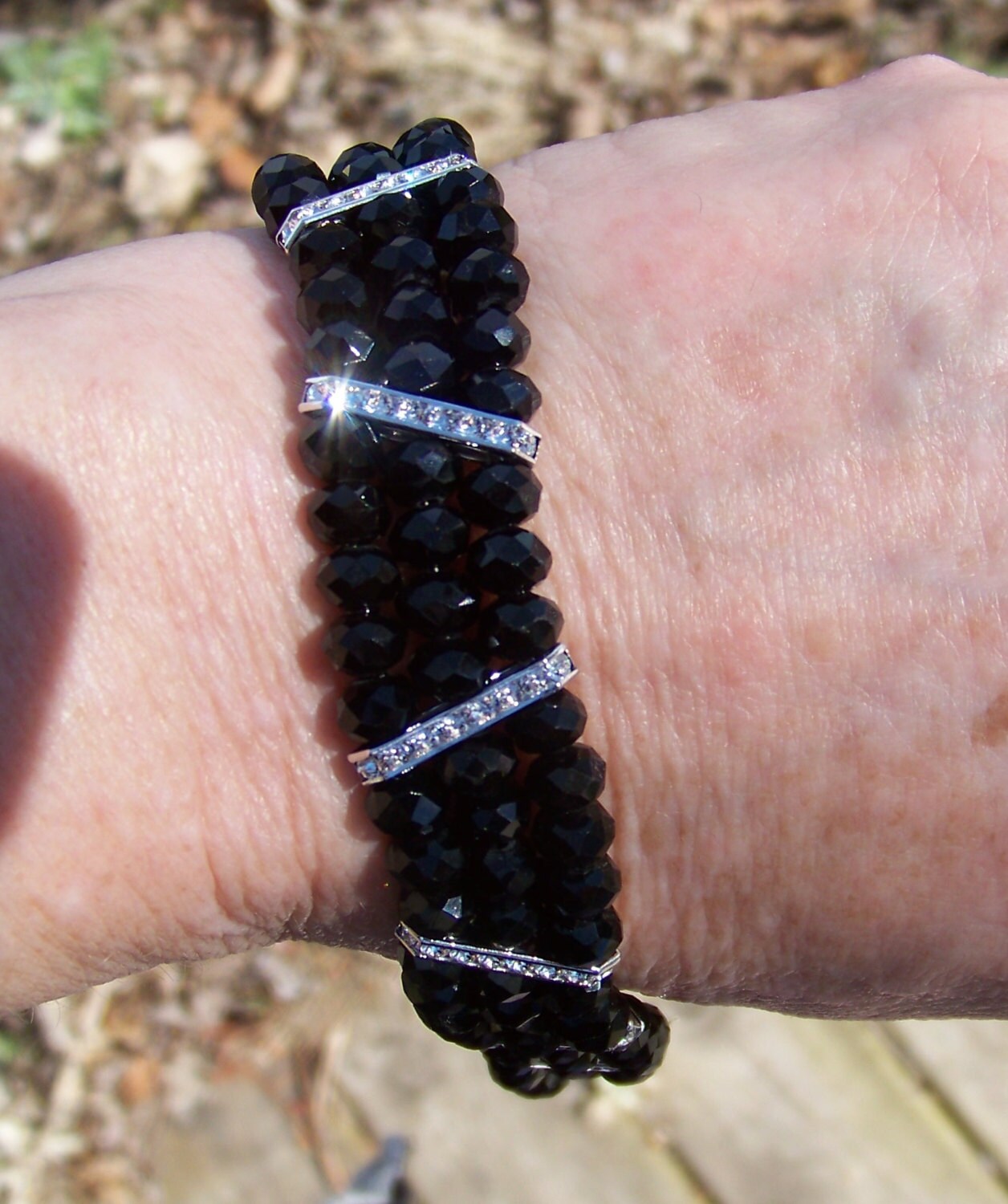 Schwarzes Armband Drei-strang-Armband Schwarze Kristalle Schwarzes Armband Drei-strang-Armband Schwarze Kristalle von WillowLakeJewellery
