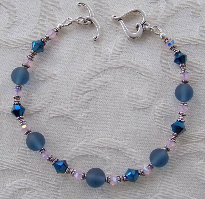 Swarovski Blau Und Rosa Kristall Armband Mit Silber Toggle von WillowLakeJewellery