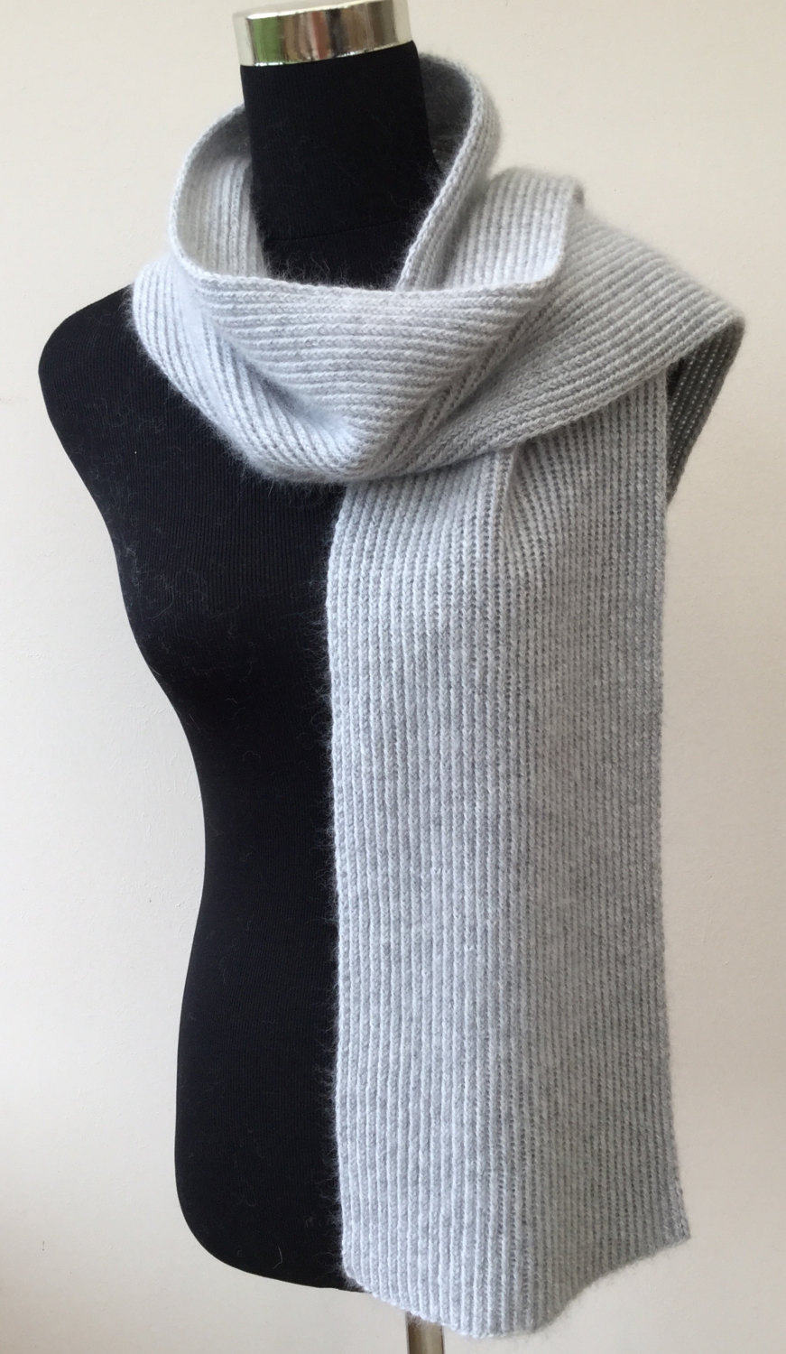 Handgemachter Reiner Kaschmir-Gerippter Schal - Unisex-Luxus von WillowLuxury