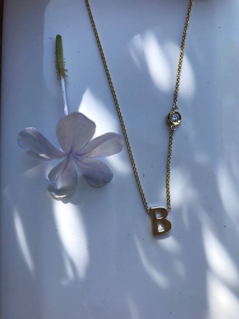 14K Massivgold Kühn Initial Halskette Diamant Lünette Anhänger 14K Massivgold Kühn Initial Halskette Diamant Lünette Anhänger von WillowRoeFineJewelry