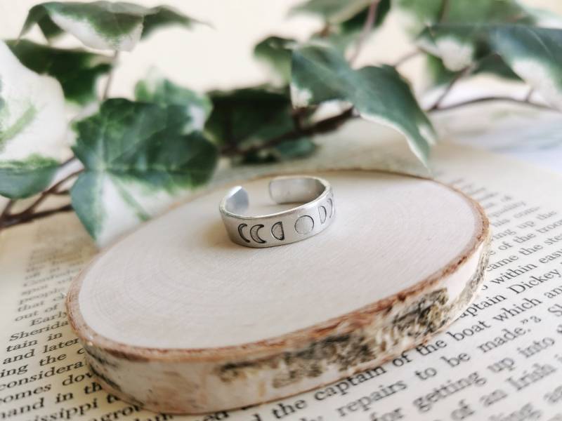 Mondphasen Ring | Daumenring Verstellbar Und Stapelbar Metall Gestempelt von WillowRoseDesignUK