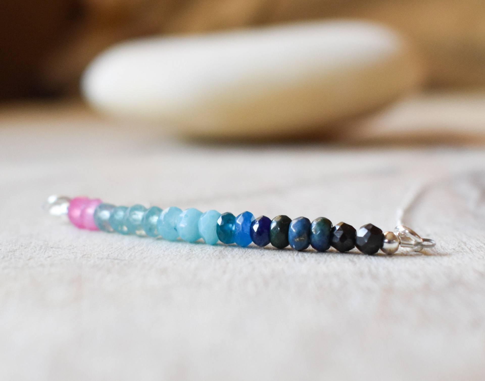 Halskette Ombre, Ombre Stein, Multicolor Edelstein, Rosa Blau, Sundance, Dainty Bar, Bunt, Regenbogen, Herbst, Zart, Einzigartig, Valentine Day Halskette Ombre, Ombre Stein, Multicolor Edelstein, Rosa Blau, Sundance, Dainty Bar, Bunt, Regenbogen, Herbst, Zart, Einzigartig, Valentine Day von WillowShadeJewelry