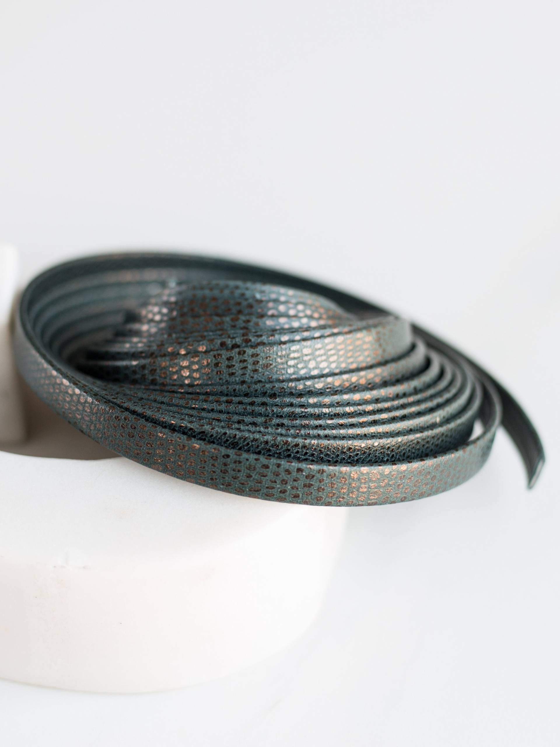 10mm Flach Fichte Luxor Leder 10mm Flach Fichte Luxor Leder von WillowTreeJewelryLLC