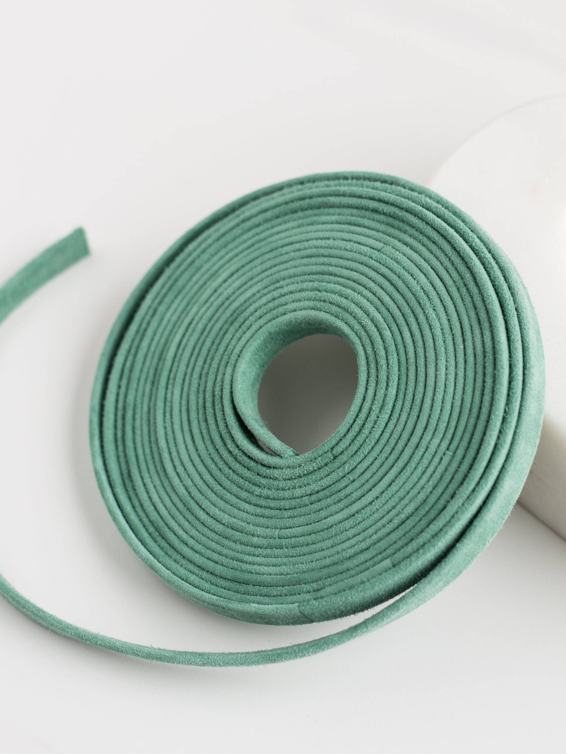 10mm Flaches Leichtes Jade Ziegen-Wildleder 10mm Flaches Leichtes Jade Ziegen-Wildleder von WillowTreeJewelryLLC
