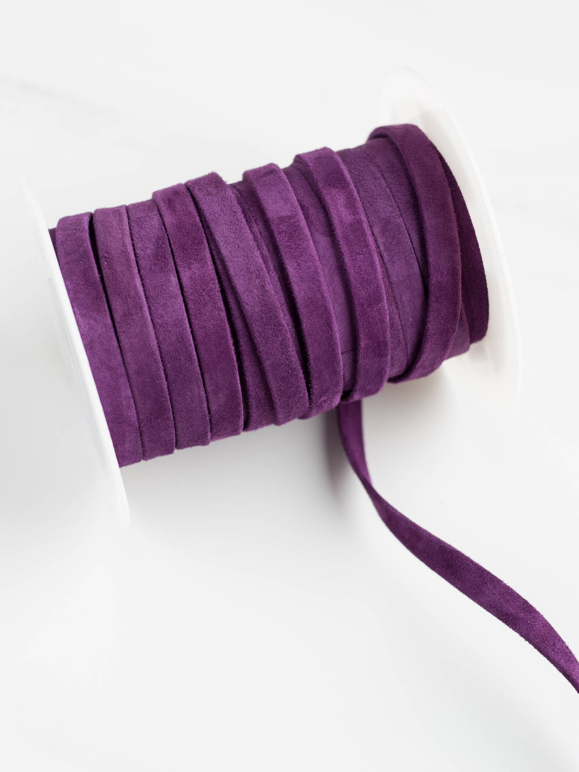 10mm Flaches Lila Ziegenwildleder 10mm Flaches Lila Ziegenwildleder von WillowTreeJewelryLLC