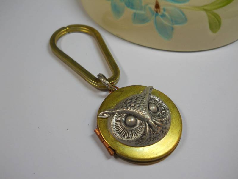 Eulen Locket Keychain Vintage Messing & Silber Foto Medaillon von WillowandQuinn
