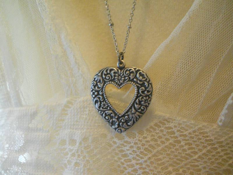 Geprägte Offene Herz Halskette Anhänger Aus Sterlingsilber, Perlenkette von WillowandQuinn